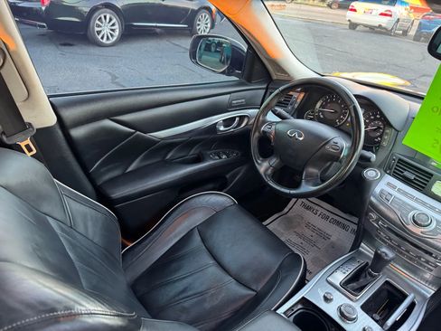 Used 2019 INFINITI Q70 Luxe image 25