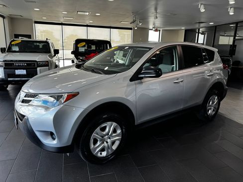 Used 2015 Toyota RAV4 LE FWD image 2