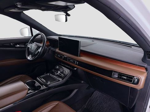 Used 2022 Lincoln Nautilus Reserve w/ Luxury Package image 21