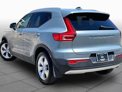 Used 2021 Volvo XC40 T4 Momentum FWD image 12