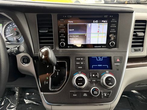 Used 2018 Toyota Sienna XLE w/ XLE Navigation Package image 30