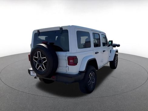 Used 2025 Jeep Wrangler Unlimited Sahara AWD/4WD image 12