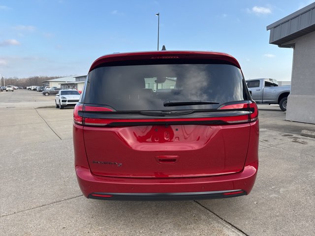 New 2026 Chrysler Pacifica Select w/ S Appearance Package FWD image 6