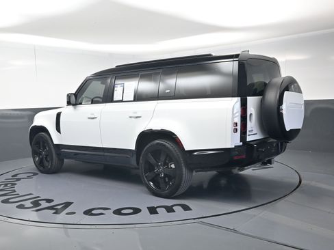 Used 2024 Land Rover Defender 130 X-Dynamic SE image 7