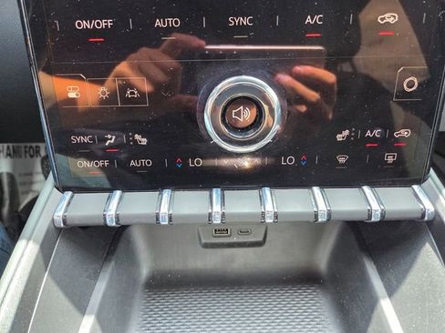 Used 2026 GMC Terrain AT4 w/ Technology Package II AWD/4WD image 32