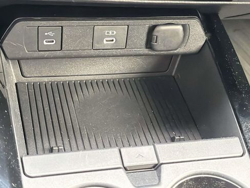 Used 2023 Toyota Prius Prime FWD image 18