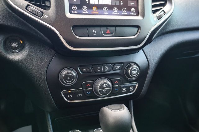 Used 2020 Jeep Cherokee Trailhawk w/ Cold Weather Group AWD/4WD image 12