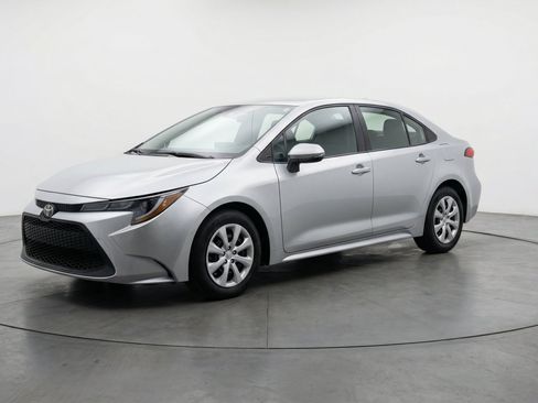 Used 2025 Toyota Corolla LE FWD image 3