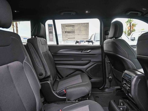 New 2025 Jeep Grand Cherokee L Laredo image 28