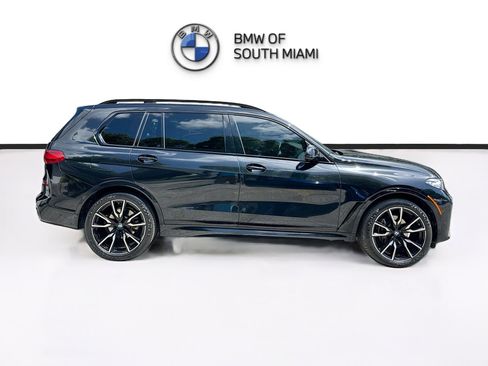 Used 2022 BMW X7 xDrive40i w/ M Sport Package AWD/4WD image 8