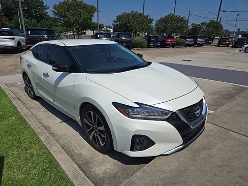 Used 2023 Nissan Maxima SV w/ Floor Mat Group FWD image 3