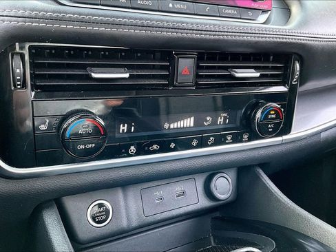 Used 2021 Nissan Rogue SV image 15