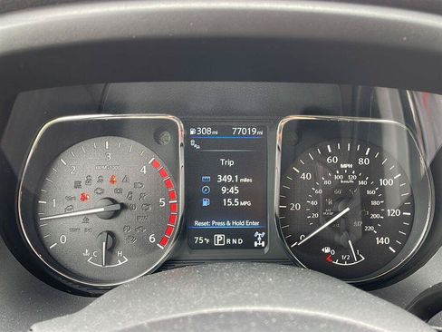 Used 2019 Nissan Titan SV AWD/4WD image 5