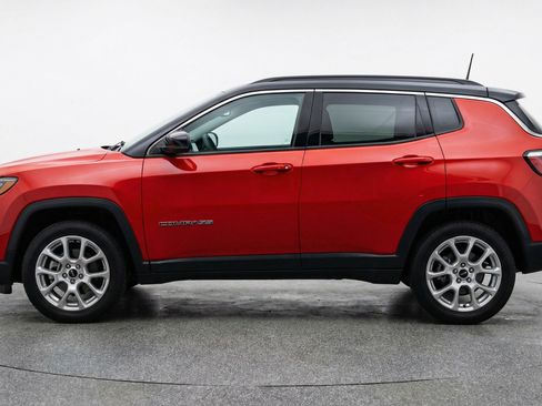 Used 2025 Jeep Compass Limited image 5