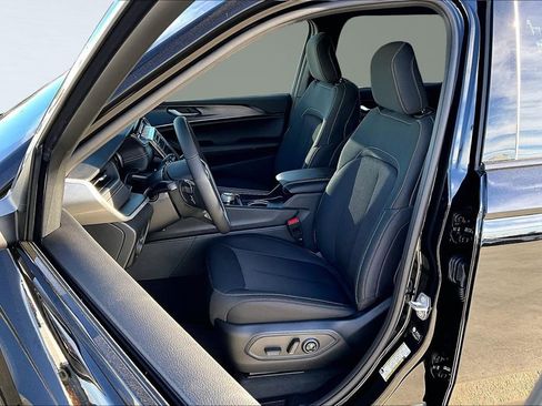 New 2026 Jeep Grand Cherokee L 4WD image 3