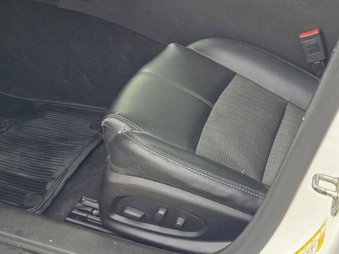 Used 2017 Chevrolet Impala LT w/ Convenience Package image 29