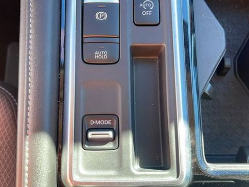 Used 2025 Nissan Pathfinder SV image 23