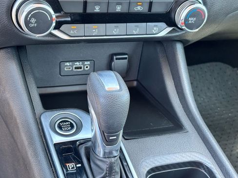 Used 2022 Nissan Sentra SV FWD image 27