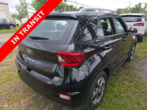 Used 2024 Hyundai Venue SEL FWD image 5