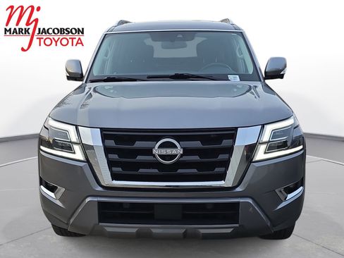 Used 2024 Nissan Armada SL w/ Captain's Chairs Package image 3