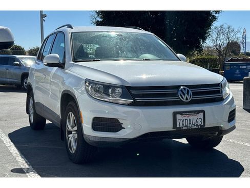 Used 2017 Volkswagen Tiguan S image 2