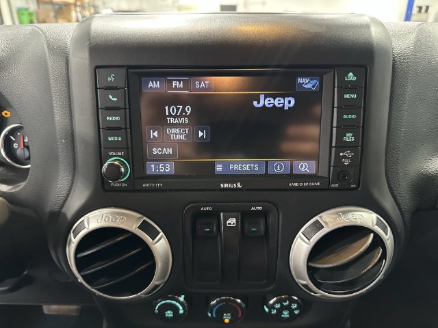 Used 2018 Jeep Wrangler Sahara w/ Connectivity Group AWD/4WD image 16