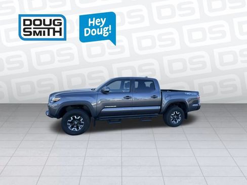Used 2020 Toyota Tacoma TRD Off-Road w/ Technology Package AWD/4WD image 2