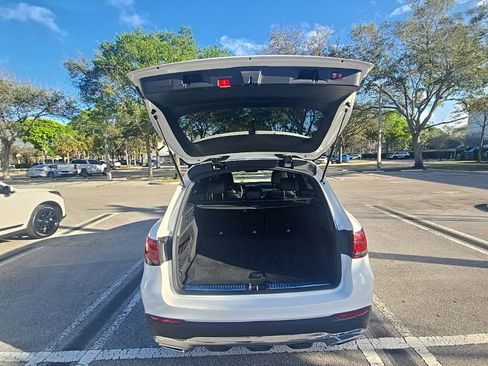 Used 2022 Mercedes-Benz GLC 300 4MATIC w/ Multimedia Package Lite image 28