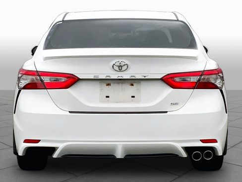 Used 2018 Toyota Camry SE FWD image 5