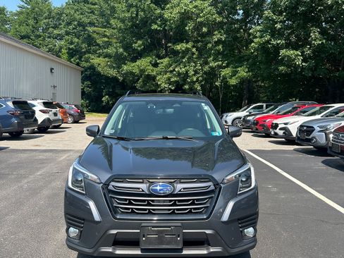 Used 2023 Subaru Forester Limited AWD/4WD image 2