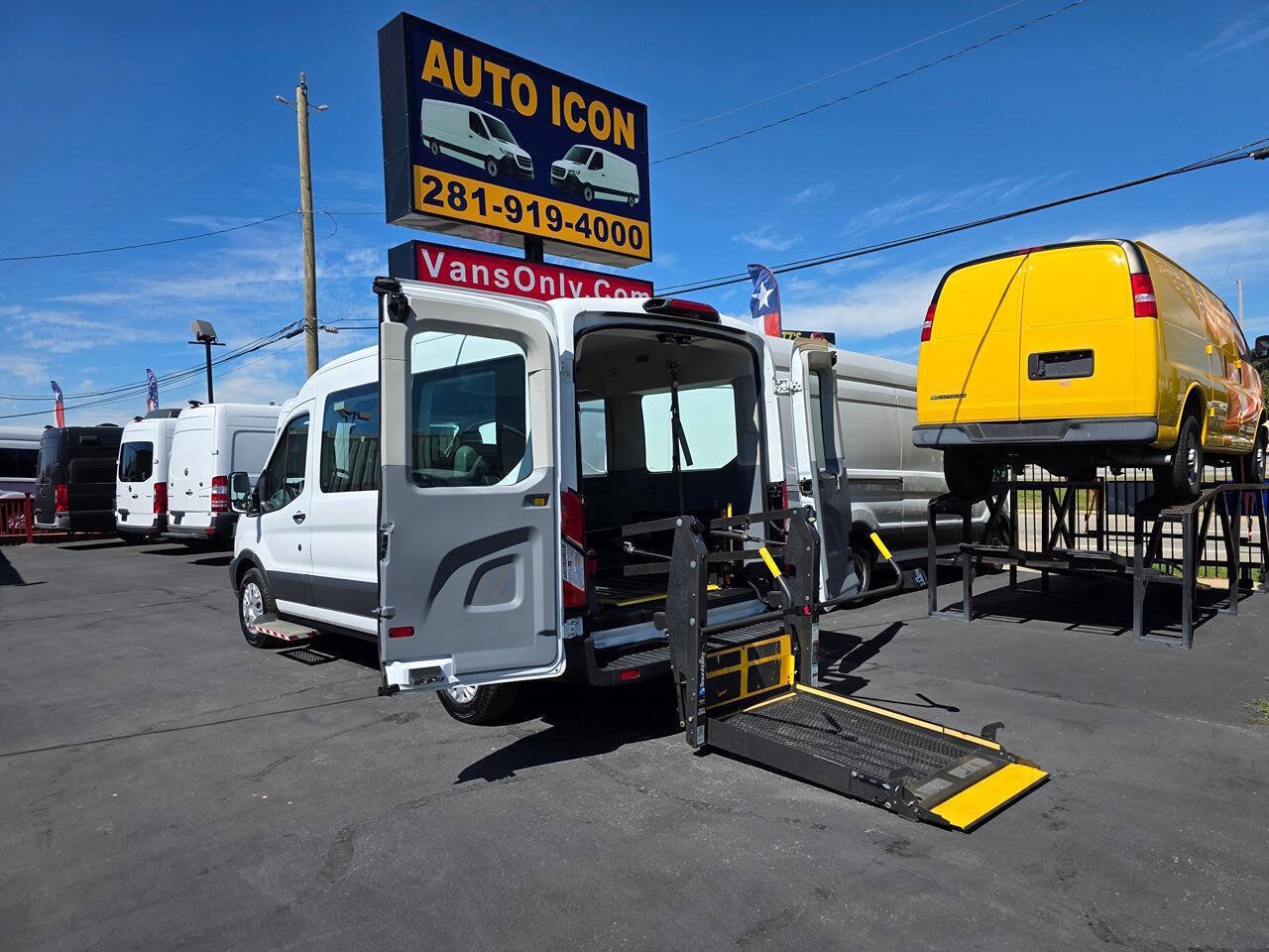 Used 2018 Ford Transit 150 XL RWD image 26
