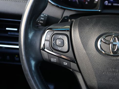 Used 2017 Toyota Avalon Limited image 18