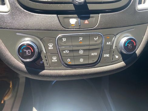 Used 2022 Chevrolet Malibu LT FWD image 14