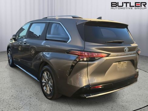 Used 2021 Toyota Sienna Platinum AWD/4WD image 8
