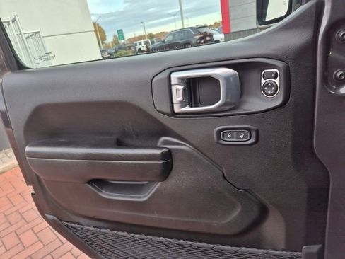 Used 2024 Jeep Wrangler Sport S image 13