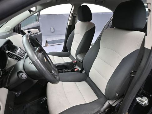Used 2015 Chevrolet Cruze LS image 20