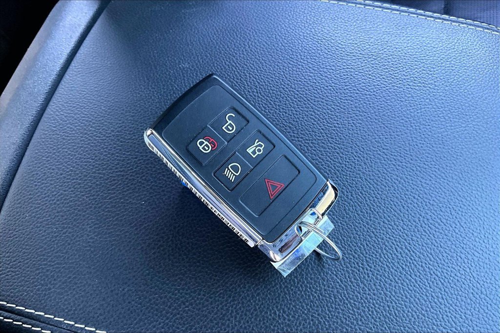 Used 2023 Jaguar XF R-Dynamic SE AWD/4WD image 11