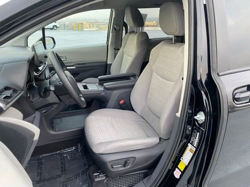 Certified 2023 Toyota Sienna LE image 19
