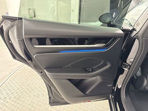 Used 2024 Porsche Macan 4 Electric image 33