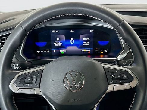 Used 2022 Volkswagen Tiguan SE AWD/4WD image 12