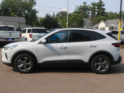 Used 2025 Ford Escape ST-Line Select AWD/4WD image 2