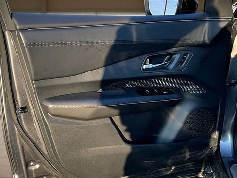 Used 2023 Nissan Ariya AWD image 23