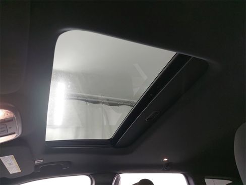 Used 2019 Jeep Grand Cherokee Laredo image 33