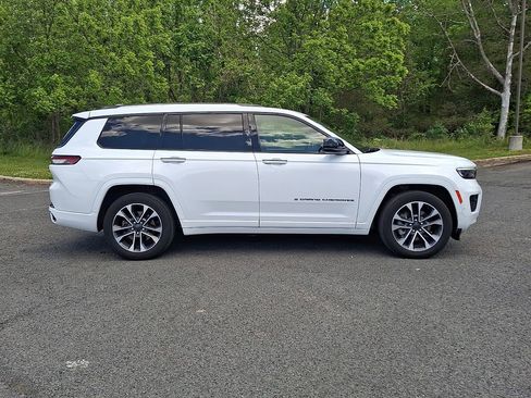Used 2022 Jeep Grand Cherokee L Overland w/ Luxury Tech Group IV AWD/4WD image 10