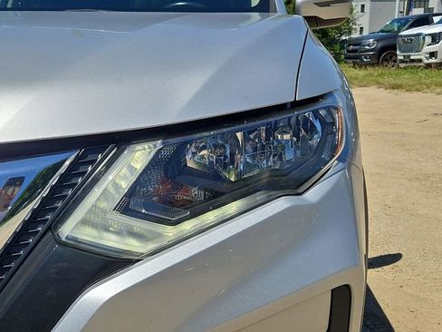 Used 2018 Nissan Rogue SV AWD/4WD image 25