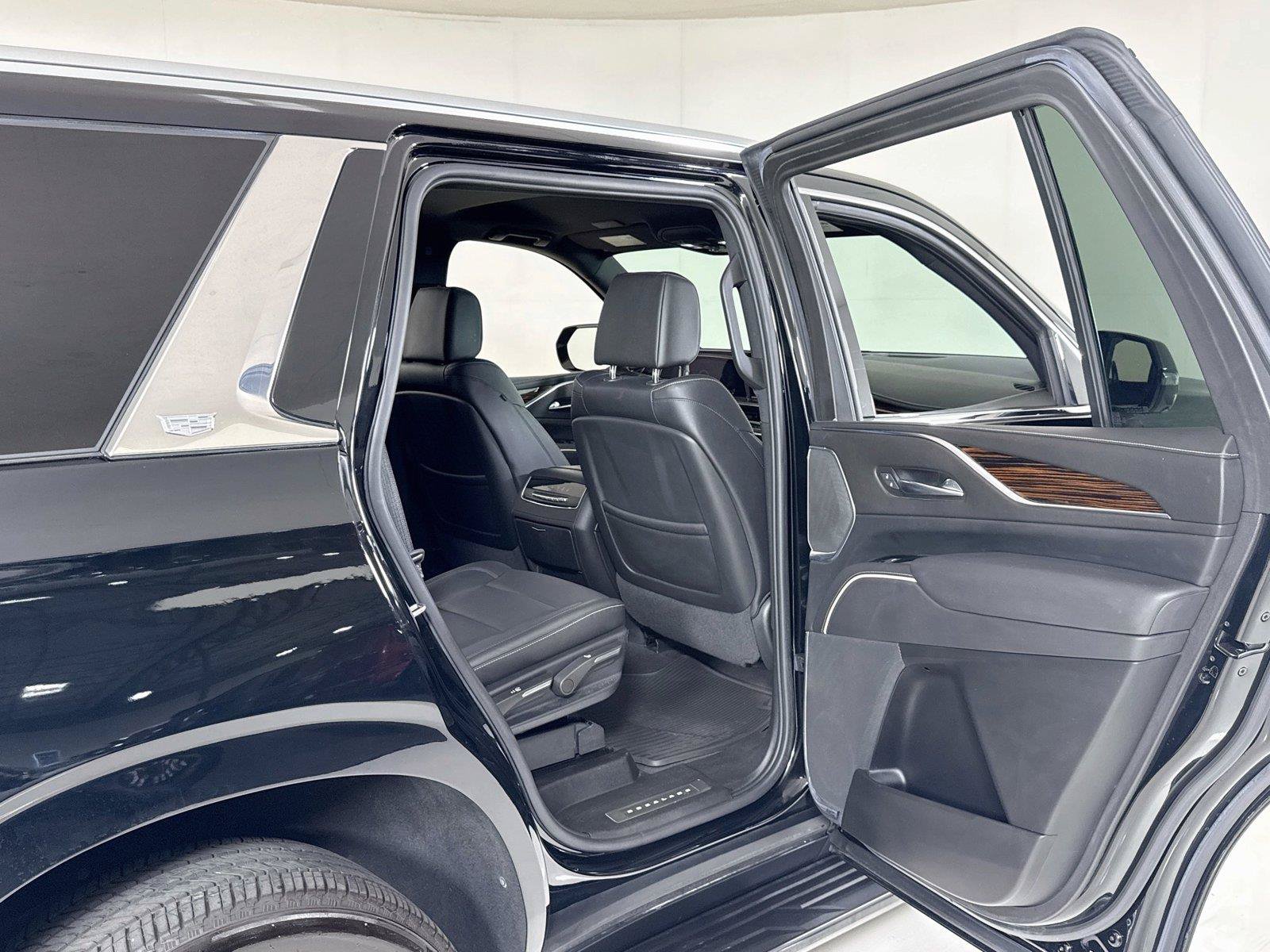 Used 2022 Cadillac Escalade Luxury AWD/4WD image 25