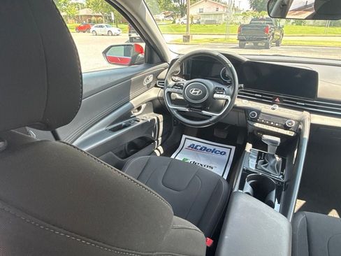 Used 2025 Hyundai Elantra SEL FWD image 13