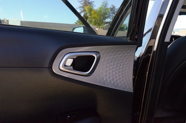 Used 2025 Kia Soul LX w/ LX Technology Package FWD image 47