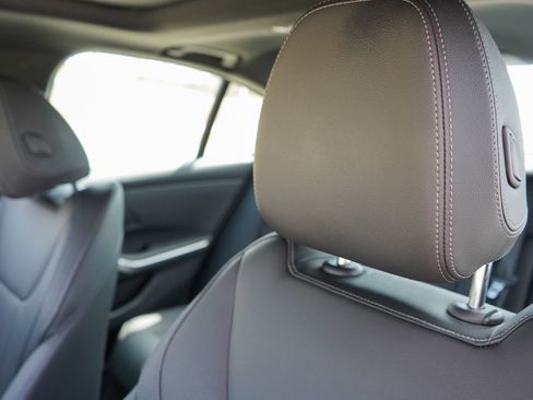 Used 2025 BMW 330i Sedan image 9