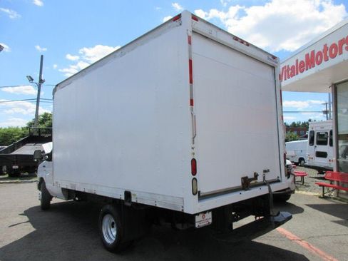 Used 2014 Ford E-350 and Econoline 350 Super Duty RWD image 4